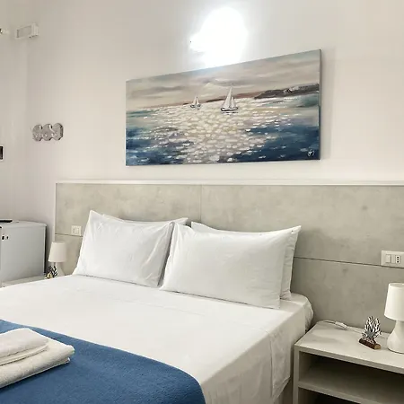 Fellini فندق مبيت وإفطار غالّيبولي